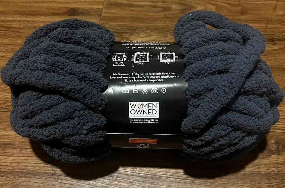 Hilo de chenilla grueso Mainstays 31,7 100 % poliéster carbón súper voluminoso Foto 1 de 3