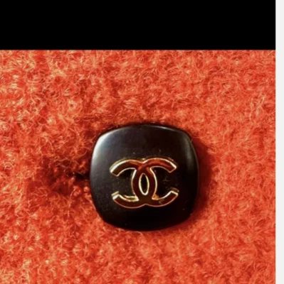 Chanel Button Single  ( ONE) black gold tone  metal made in France - Image 1 of 3