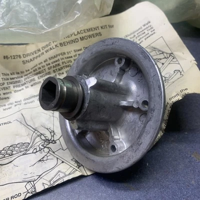 Kit de buje/disco accionado Briggs & Stratton OEM 7061276YP Foto 1 de 3