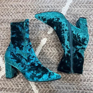 Silent D Nider Green Stretch Velvet Boot Sz 37 - Picture 1 of 5