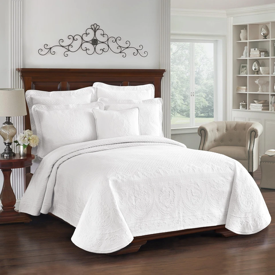 HISTORIC Charleston Collection 13991BEDDQUEWHI Matelasse Coverlet Queen White