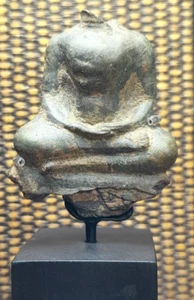 Buddha Fragment from Sukhothai Kingdom (1238-1438) - Custom Base Thailad. 100% - Picture 1 of 10