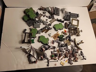 MEGA BLOKS Dragons bulk lot. Minigigures, Horse, Catapult, Balista, Dragon Parts - Image 1 of 4