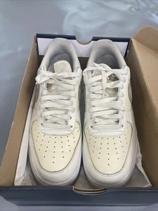 The Nike Air Force 1 '07 LV8 'Coconut Milk Khaki' Herren 10,5 - Bild 1 von 8