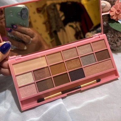 I ❤️ Revolution Pink Fizz Eyeshadow Palette . New & Sealed - Image 1 of 3