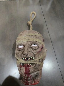Decoración de Halloween, Cabeza Cortada Colgante Tamaño Natural Látex Sangriento Zombi Cabeza - Imagen 1 de 5