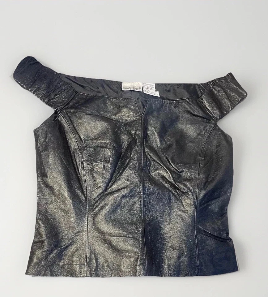 Top de cuero Newport News de colección con hombros descubiertos talla 4 motociclista Whimsigoth Foto 1 de 4