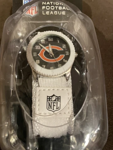 NFL Chicago Bears Women’s White Watch, Licensed Team Logo. Battery Required Cover