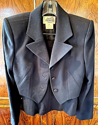 Chaqueta para mujer Hermes con falda a juego Foto 1 de 4