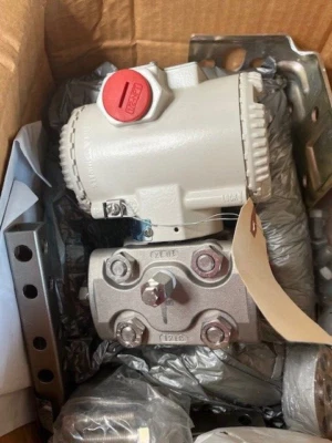 ABB 264DSESSB2A1 Pressure Transmitter 2600T Hart Smart -64 to 64 in H20 NEW - Image 1 of 4