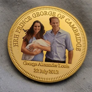 Prinz George Baby Goldmünze Kunstdiamant William Prinzessin Kate von Wales Krone - Bild 1 von 22