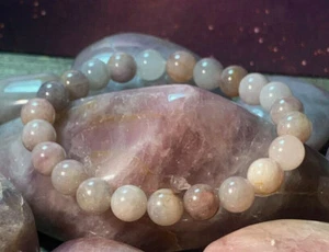 *AMAZING! BEAUTIFUL NEW FIND LAVENDER BLUE ROSE QUARTZ BRACELET MADAGASCAR* - Picture 1 of 7