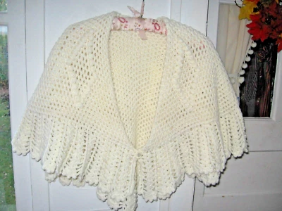 LOVELY VINTAGE HAND CROCHETED WARM  IVORY WEDDING/EVENING  CAPE - Image 1 of 4