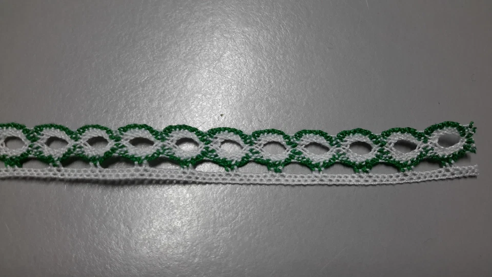 9109) Metri 1 Passamaneria pizzo merletto bianco e verde alta cm 1,2 circa - Immagine 1 di 1