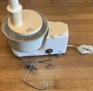 Bosch UM3 Universal Mixer Brot Knethaken, Doppel Schneebesen, Deckel, Drücker, getestet - Bild 1 von 9