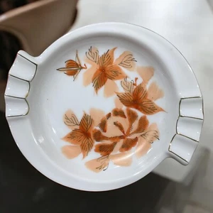 Posacenere vintage dipinto a mano con fiori marroni e pesco e accenti oro - Foto 1 di 8
