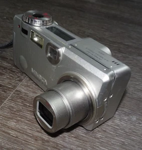 Rare collectable MINOLTA Dimage F100 4MP silver Compact Digital Camera-Cost £200 - Picture 1 of 9