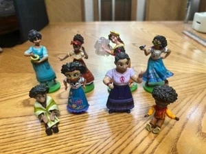 DISNEY "ENCANTO" OCHO FIGURAS CUATRO CAKETOPPERS Y CUATRO POSABLES - Imagen 1 de 6