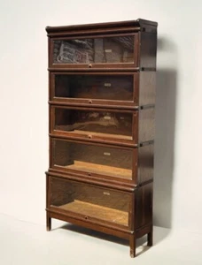 Globe Wernicke Sectional Bookcase. 5 Sections, Breaks Down Into 7 Pieces. - Picture 1 of 9
