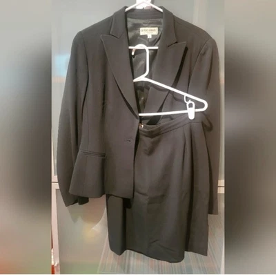 Giorgio Armani 女式黑色西装套装 6 码 — 第 1/4 张图片