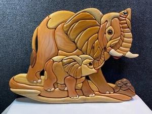 Handgefertigter Massivholz Intarsien Wandbehang mit Elefant mit Kalb - Bild 1 von 6