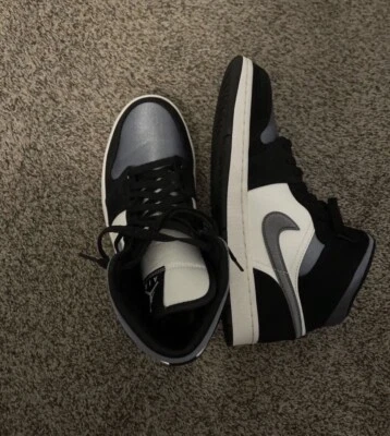 Talla 8.5 - Jordan 1 Mid SE gris humo satinado 2020 Foto 1 de 4