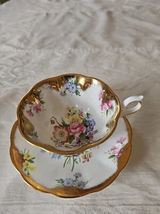Vintage Royal Albert Wide Floral Bouquet Heavy Gold Cup & Saucer; Teacup - Picture 1 of 6