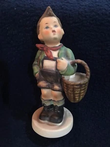Hummel, Goebel Figurine "VILLAGE BOY - TMK 5" - Excellent Condition - Picture 1 of 5
