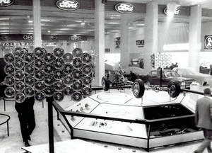 1965 Vintage Photo Ford Motor Exhibit International Motor Show Frankfurt Germany - Picture 1 of 2