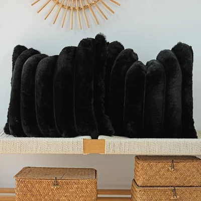 Paquete de 2 fundas de almohada decorativas de felpa de piel sintética de 20X20 beige suave mullido Foto 1 de 4