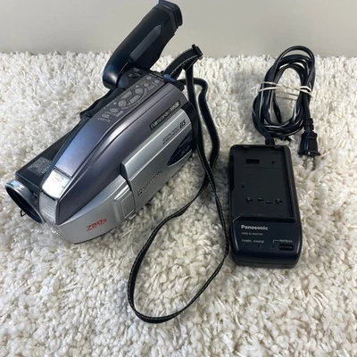 Panasonic Palmcorder PV-L452D VHS-C Tape Camcorder Video Camera Only UNTESTED - Image 1 of 4