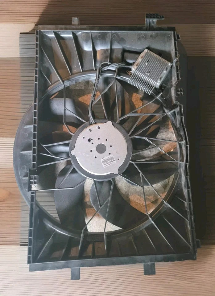 01-04 Conjunto de cubierta del motor ventilador de refrigeración del radiador Mercedes W209 CLK320 C320 C240 Foto 1 de 4