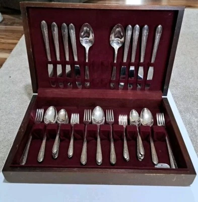 Serving For 8 Vtg 50 Pcs Wm Rogers IS Regent Silverplated Flatware Service Set  - Image 1 of 4