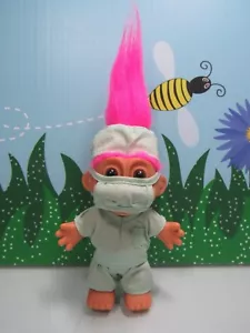 CIRUJANO / MÉDICO - Muñeca Russ Troll 5" - NUEVA EN BOLSA ORIGINAL - Pelo Rosa - Imagen 1 de 7