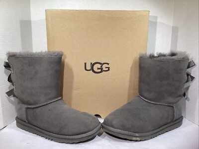 UGG Jóvenes Niñas Talla 6 EU 38 Gris Bailey Bow II Forrado Invierno Botines AJ-669 Foto 1 de 4