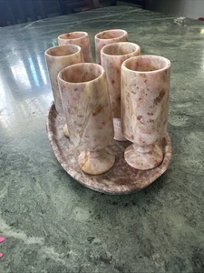 Vasos y bandeja de piedra de mármol rosa celebración de temporada bar cocina decoración - Imagen 1 de 14