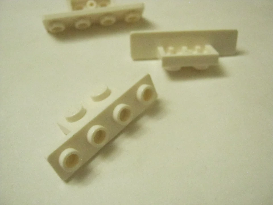Lego лот из 11 белых угловых кронштейнов 1x2 1x4, 10201 (028-159) - Изображение 1 из 1
