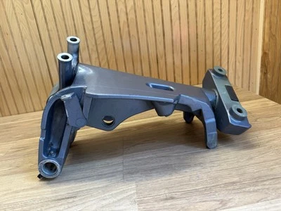 200 225 250 hp Yamaha VMAX HPDI SWIVEL & STEERING BRACKET 66K-42510-00-8D - Image 1 of 4