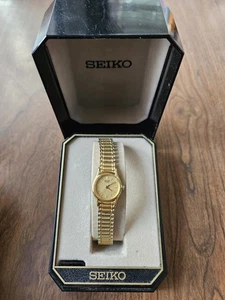 Seiko Uhr Damen 20mm goldfarbenes Zifferblatt goldfarben rund 1N01-0E19 neue Batterie - Bild 1 von 10