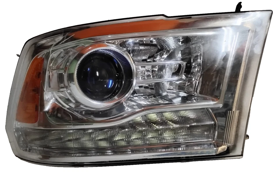 Правая светодиодная фара Dodge Ram 1500: 2013, 2014, 2015, 2016, 2017, 2018 - Изображение 1 из 4