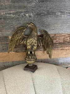 Antica bandiera americana aquila in bronzo fuso fine XIX - inizio XX secolo - Foto 1 di 7