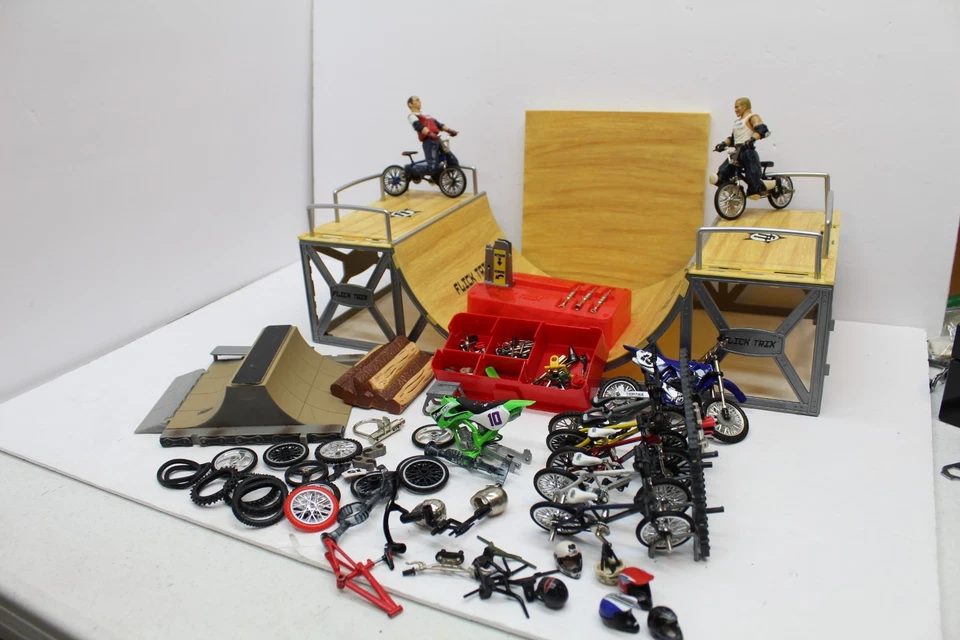Lote de bicicleta de dedo vintage Flick Trix Haro BMX con rampa de medio tubo y más Foto 1 de 4