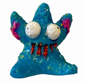 ULTRA RARE! The Trash Pack Trashie SCAR FISH Blue #701 Beach Trash Series 4 - Picture 1 of 9