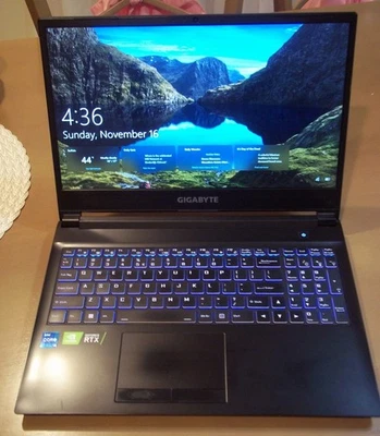 Computadora portátil para juegos Gigabyte G5 KD 15,6" 500 GB, GPU para computadora portátil RTX 3060 Foto 1 de 3