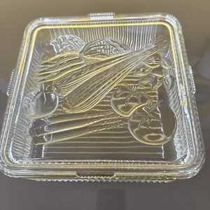 Vintage Federal Glass 8.5" square Refrigerator Dish Box Embossed Vegetable Lid - Imagen 1 de 11