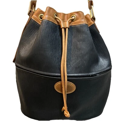 Bolso de hombro Longchamp de cuero negro con cordón hecho en Francia Foto 1 de 4
