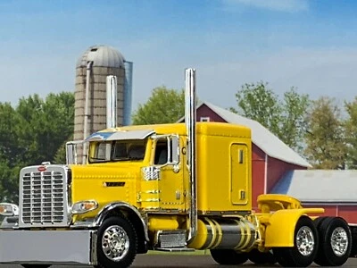 1/64 DCP AMARILLO ORGULLO Y CLASE PETERBILT 389 CON CAMA PLANA 63" Foto 1 de 4