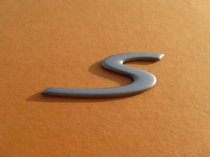 PORSCHE CAYENNE BOXSTER S REAR GATE EMBLEM LOGO BADGE SIGN SILVER USED A45745 - Foto 1 di 4