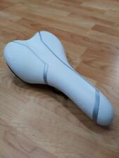 Oval Concepts Saddle White bike seat Excellent used condition 12.8 ozs 