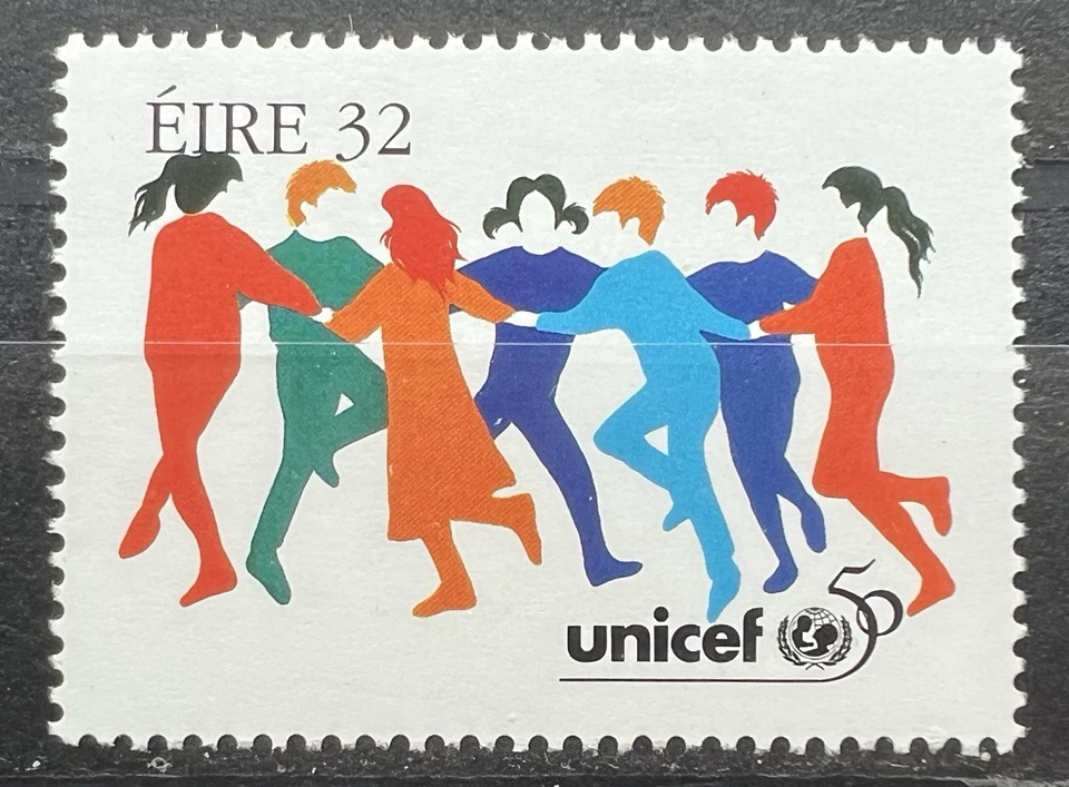 Juego completo de 32 estampillas irlandesas EIRE de Irlanda 1996 UNICEF sin usar, en caja Foto 1 de 1